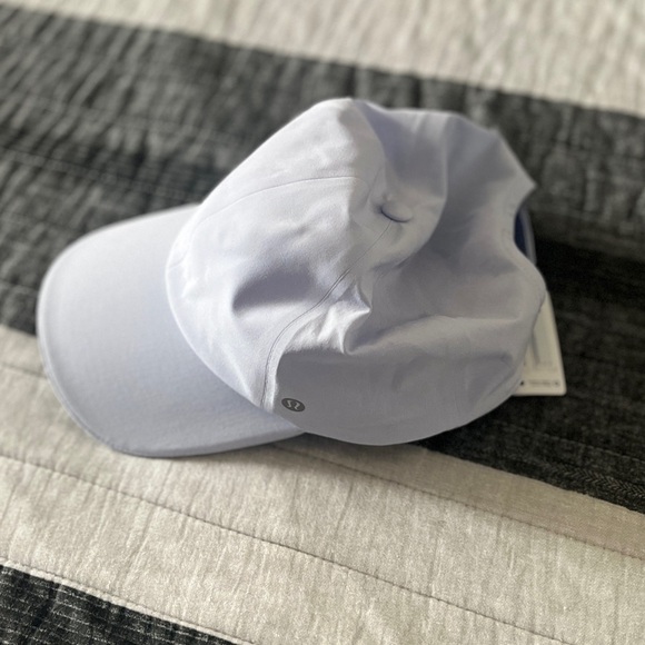 *Band New* Lululemon Hat - Picture 3 of 4